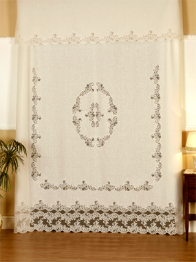 Cortinas bordadas a mano por expertos artesanos Italianos, producidos para un publico exigente que ama la calidad y la elegancia en casa, productos de ropa blanca y blanqueria Italiana al por mayor, fabricante de ropa blanca para casa dise�ados y produciodos en Italia. Coleccion completa de cubrecamas, sabanas en lino, manteles, cortinas y accesorios en lino Cortinas personalizadas con una variedad de materiales y dise�os bordados mano artesanalmente. Coleccion de ropa blanca de alta calidad para distribuidores y mayoristas