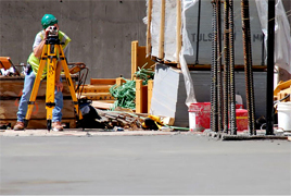 Realizzazione di scavi, strade, palazzi e  progettazione e costruzione di strutture Gruppo Guido Costruzione, progetta, costruisce, gestisce cantieri edili a livello internazionale, il nostro dipartimento di ingegneria Edile contya con professionisti di ogni campo con esperienza pluriennale nella progettazione e realizzazione di opere edili tipo residenziale, strutturale, ponti, gallerie, strade, strutture per cantieri internazionali nonch la impiantistica necessaria per opere edili a medio e lungo termine. Disegno e progettazione di architettura nella edilizia per residenze, ville, impianti industriali ed applicazioni di cantieri internazionali