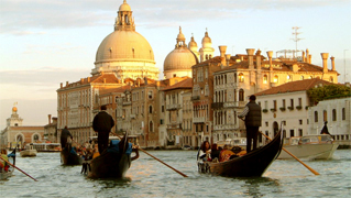 Gondole a Piazza San Marco Venezia nel Veneto - Visita Italia, ogni settimana scopre nostra antica tradizione, capacita ricettiva, arte, cultura e divertimento in ogni paese... per la tua prossima vacanza estiva, invernale, turismo sulla neve, primavera, turismo enogastronomico, esperienza con il vino rosso vino bianco Italiano... avrai sempre il miglior servizio per goderti Roma, Firenze, Lecce, Napoli, Palermo, Urbino, Pisa, Venezia, Sorrento, Capri... Operatori turistici ricettivi in Italia, servizi turistici per viaggi in Italia, guide turistiche organizzate, alberghi, aziende di agriturismo, consorzi turistici Italiani in Roma, Firenze, Lecce, Napoli, Palermo, Urbino, Pisa, Venezia, Sorrento, Capri, Mantova, Milano, Torino, Varese, Pordenone, Friuli, Treviso, Trieste, Venezia, Padova, Brescia, Bergamo, Bologna, Modena, Firenze, Pescara, Roma, Genova, Napoli, Emilia Romagna, Pesaro, Roma, Milano, Roma, Firenze, Venezia, Friuli, Pescara, Bologna, Parma, Mantova, Rimini, Torino...